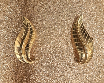 Sarah Coventry Gold Plated Vintage Clip On Earrings