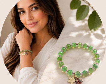 Green Beaded Bracelet with Flower Charm, Stretch Bracelet for Women, Lucky Charm Bracelet, Handmade Gift, Boho Jewelry