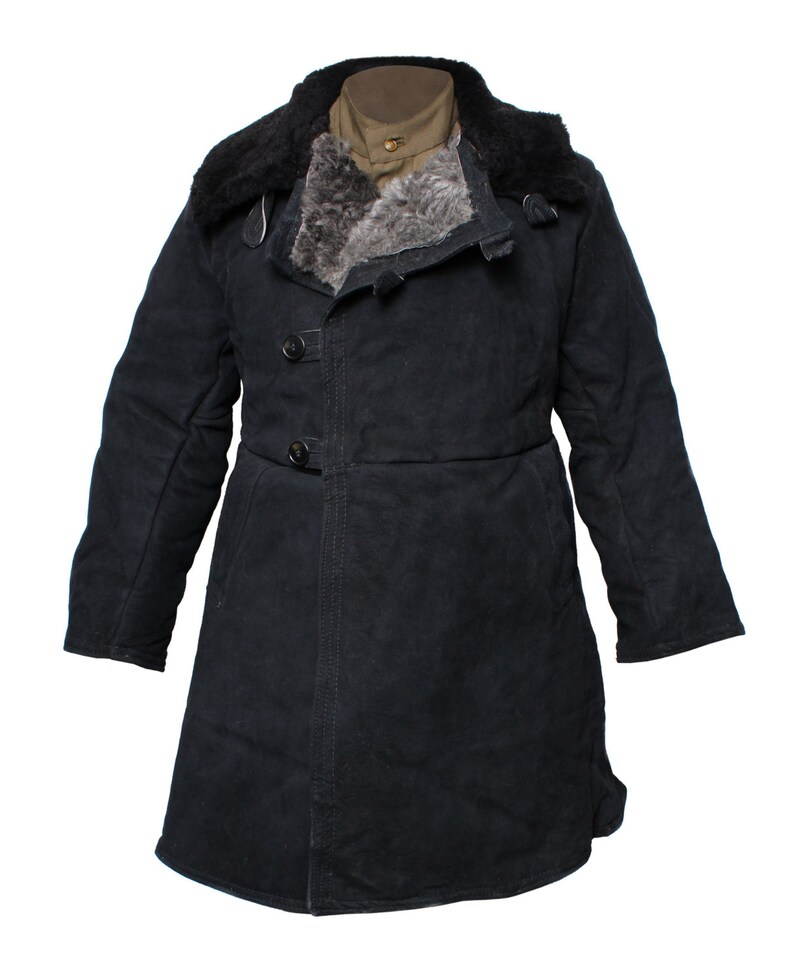 тулуп бекеша из овчины армейский. черный тулуп. армейский тулуп бекеша черный. романовская бекеша. овчинный тулуп.