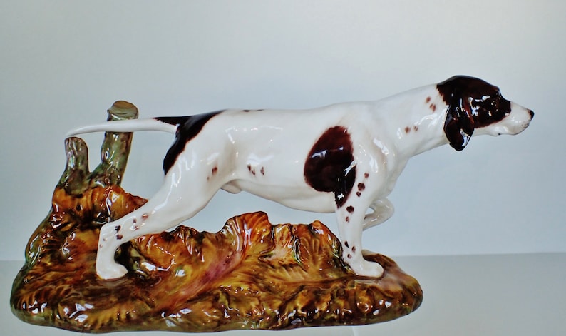 pointer dog figurine