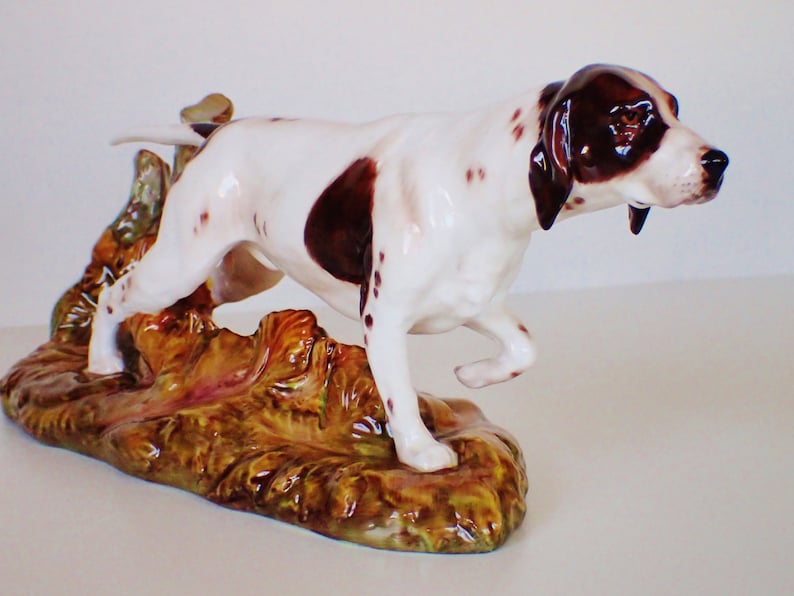 pointer dog figurine