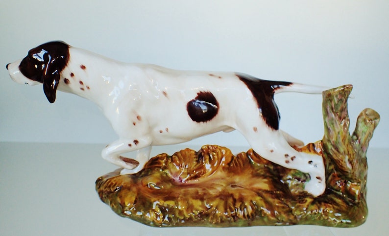 pointer dog figurine