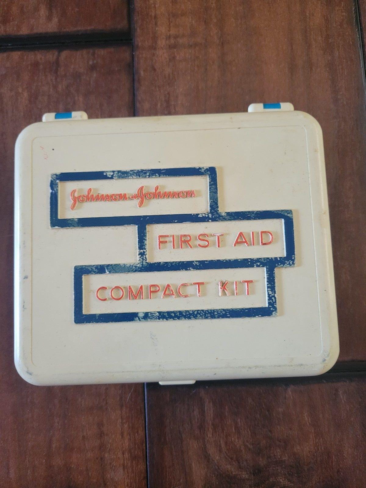 Vintage johnson and johnson first aid kit - Etsy 日本