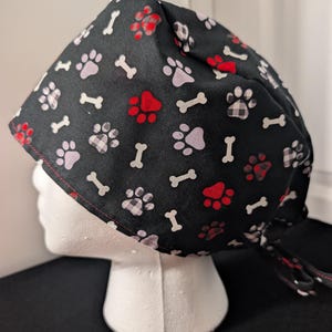 Adjustable Cotton Scrub Cap with Drawstring Back – dog paw prints