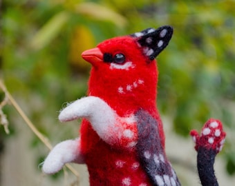 Escultura de grifo rojo en fieltro con aguja: arte animal de fantasía