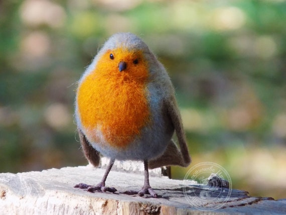 Needle Felted Robin Bird: Miniature Wool Sculpture