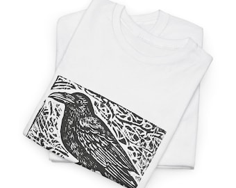 Maglietta grafica con corvo intagliato nel legno: maglietta unisex in cotone con corvo