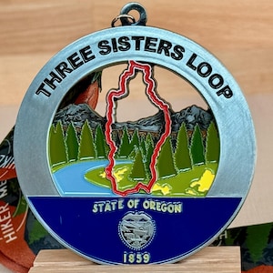 Three Sisters Loop Medal / Ornament with optional engraving / personalization