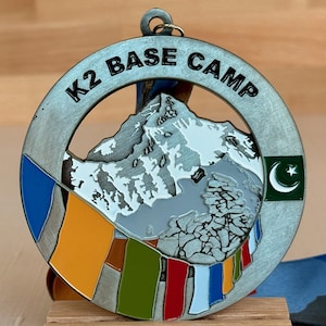 Medalla/adorno del campamento base del K2 con grabado/personalización opcional