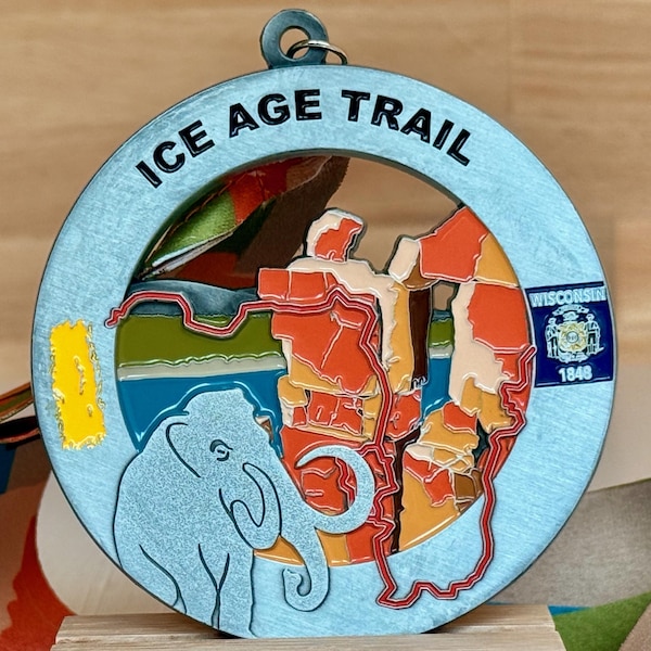 Ice Age Spur Medaille / Ornament mit optionaler Gravur / Personalisierung