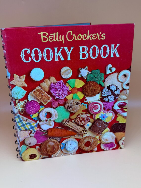 Betty Crocker's Cooky Book 1963 Spiral bound rare cookbooks collectible gift books