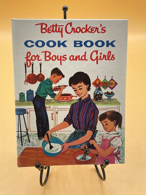Cookbooks The Betty Crocker Cook Book for Boys and Girls 2003 Facsimile edition cookbook gifts for kids Childrens Books Kids Cook Book