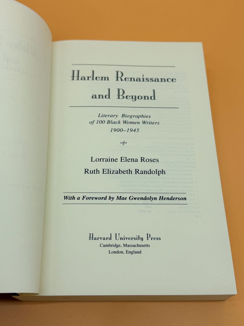 Pu&ograve; includere: Un set di tre tazze in ceramica con finitura opaca e macchiettata. Le tazze sono nei toni crema, grigio chiaro e grigio scuro. Ogni tazza ha un design semplice e minimalista, perfetto per caff&egrave; o t&egrave;.