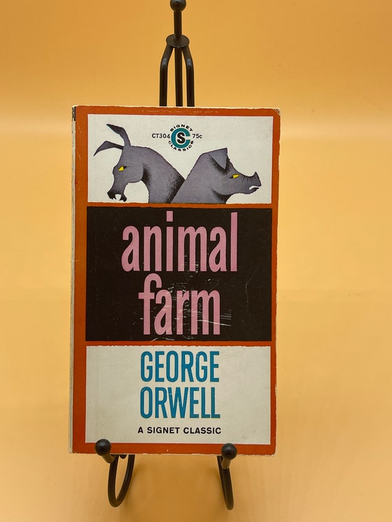 Animal Farm by George Orwell Signet Class Mass Market Paperback 1974 Dystopian Fiction books vintage paperback gift books