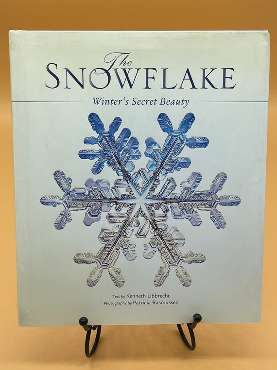 Science and Nature Books The Snowflake Winter's Secret Beauty 2003 Voyageur Press Gift Art in Nature Gift Books Snowflake Crystals