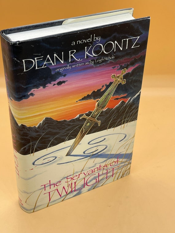 Collectible Fiction Books The Servants of Twilight a Novel by Dean Koontz Dark Harvest Press 1988 Illustrated Edition Illustrator Phil Parks