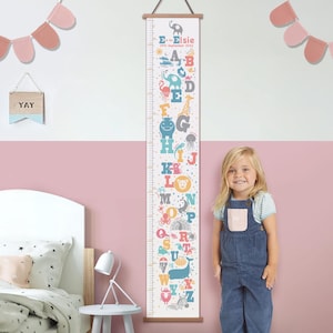 Personalisierte Tieralphabet-Leinwand, Maßtabelle, Kinder-Wachstumstabelle, Größenlineal, Wandbehang, in Fuß & cm, Natur- oder Pastellkindergarten