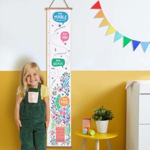 Gepersonaliseerde Bee You kinderbevestiging bloem canvas hoogtegrafiek, groeigrafiek kinderen, nieuwe babykamer decor, eerste verjaardagscadeau
