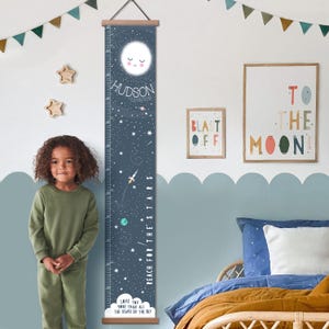 Personalisierte Reach for the Stars Mond Space Leinwand Höhe Wachstumsdiagramm, Kinderwandbehang Kinderzimmerdekor in Fuß, Zoll und cm