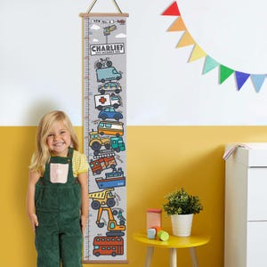 Personalisierte Transport Turm Fahrzeug Leinwand Messlatte, Messlatte für das Wachstum von Kindern, Kinderzimmer Dekor Wandbehang, in cm oder Fuß und Zoll