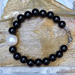 Bracelet White Freshwater Pearl Ball Diameter 12 mm Black Onyx Sterling Silver Lock Silver Sun Style Jewelry Design Handmade From Bali