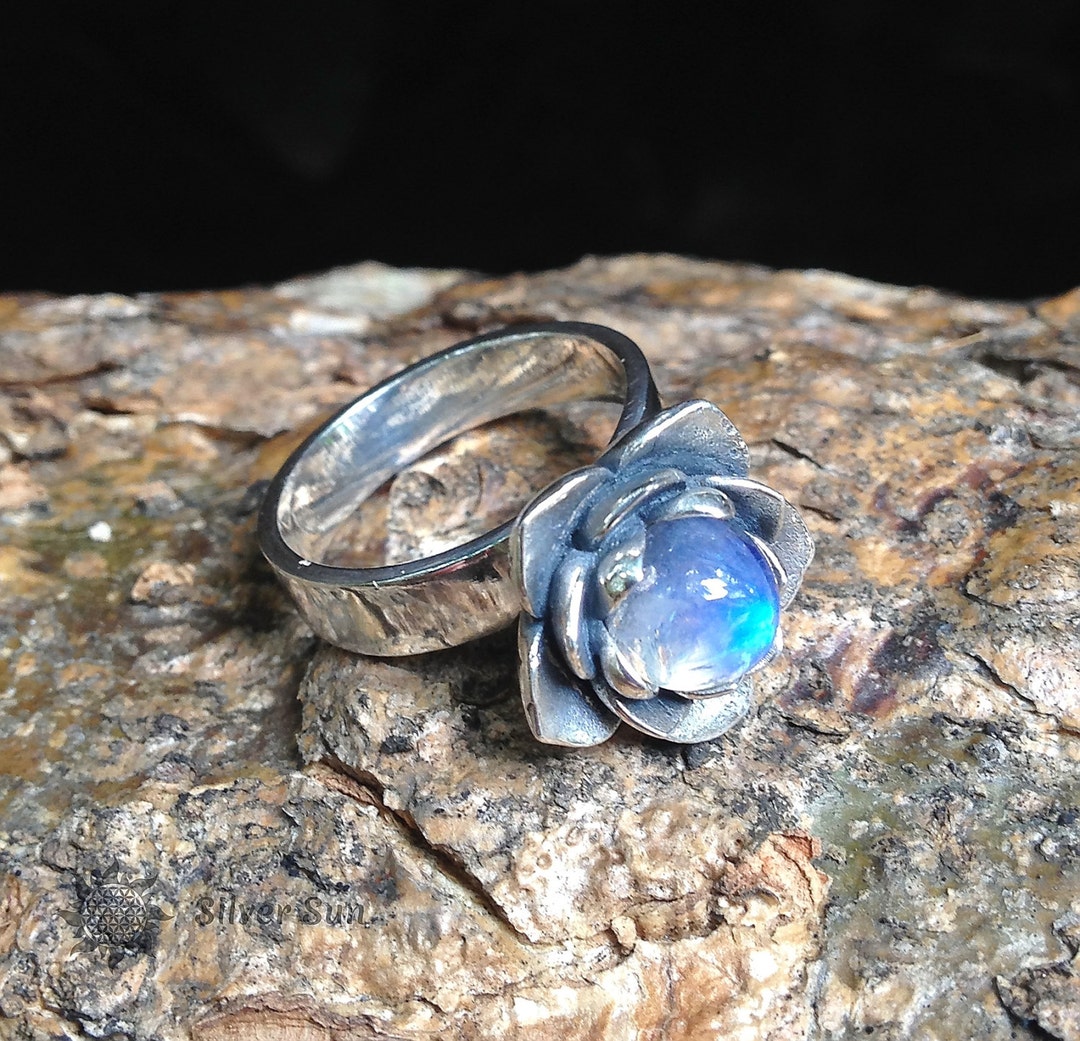 •RAINBOW MOONSTONE - LOTUS• silver ring (various sizes)