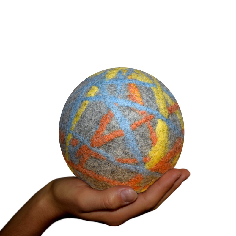 Vilten bal kleurrijk Made in Germany 100% wol plasticvrij Zachte speelbal voor binnen Stoffen bal kinderen Indoor bal cadeau afbeelding 4