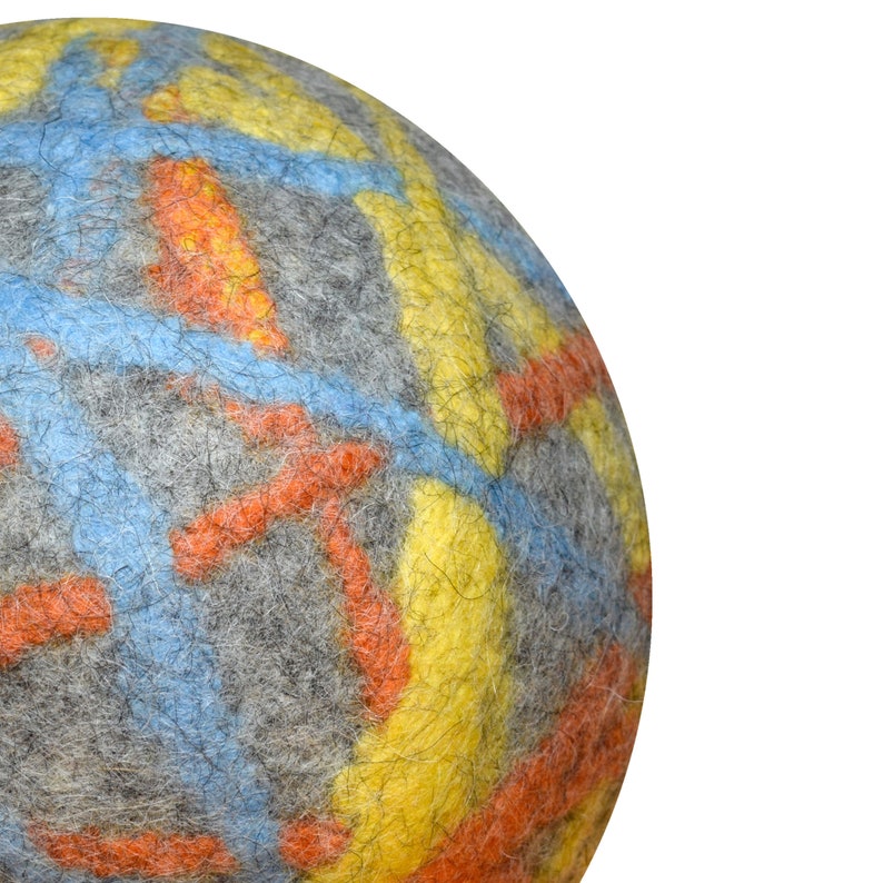 Vilten bal kleurrijk Made in Germany 100% wol plasticvrij Zachte speelbal voor binnen Stoffen bal kinderen Indoor bal cadeau afbeelding 2