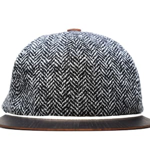 Tweed Cap for men with unique wooden brim Made in Germany - Lightweight & comfortable - Snapback One size fits all | Lou-i wool hat man