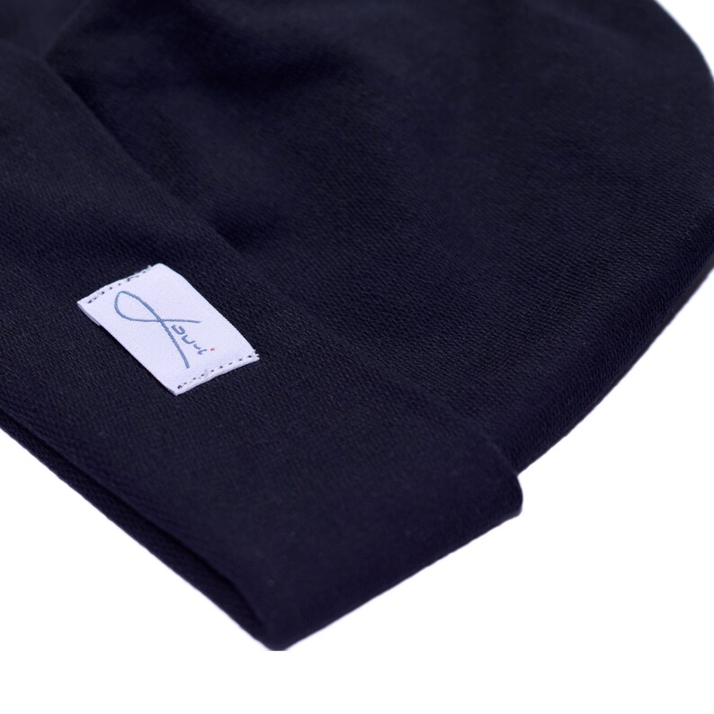 May include: A black beanie with a white label that says "Jui."