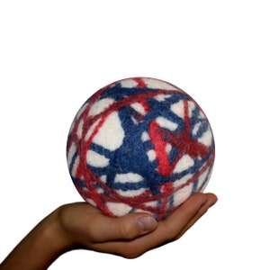 Vilten bal kleurrijk Made in Germany 100% wol plasticvrij Zachte speelbal voor binnen Stoffen bal kinderen Indoor bal cadeau afbeelding 8