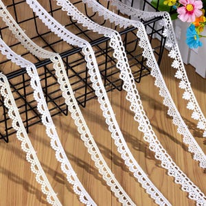 Venice Lace Trim: White Scalloped Guipure Lace, 1/2 inches wide, priced by yard