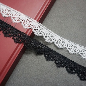 Off-White Venice Lace Trim: Scalloped Bridal Guipure Lace - 1 1/8&quot; Wide