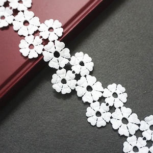 Off White Floral Venice Lace Trim: Scalloped Guipure Bridal Lace