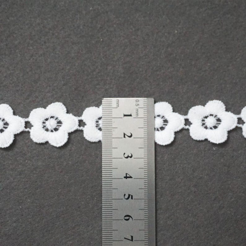 Venice Lace Trim: Round Flower Pattern, Off-White DIY Decor A