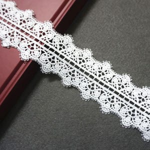 Floral Venice Lace Trim: Off-White Scalloped Guipure Bridal Lace - 2 1/8&quot;