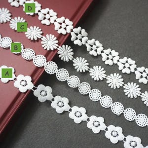 Venice Lace Trim: Round Flower Pattern, Off-White DIY Decor image 2