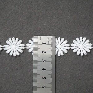 Venice Lace Trim: Round Flower Pattern, Off-White DIY Decor C