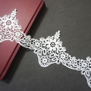 Off White Floral Venice Lace Trim: Scalloped Guipure Lace - 5 Inch