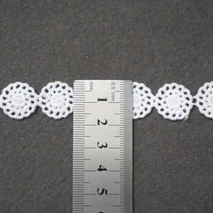 Venice Lace Trim: Round Flower Pattern, Off-White DIY Decor B