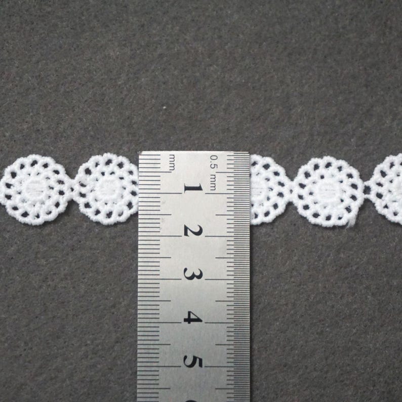 Venice Lace Trim: Round Flower Pattern, Off-White DIY Decor B