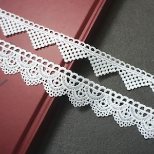 Off-White Venice Lace Trim: Floral Scalloped Guipure Bridal Lace