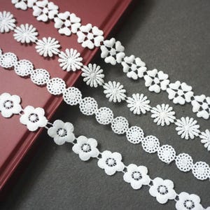 Venice Lace Trim: Round Flower Pattern, Off-White DIY Decor image 1