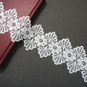 Off White Floral Venice Lace Trim: 4-Inch Scalloped Guipure Lace