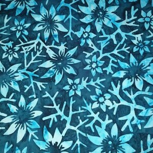 Hand gefärbt Batik Meterware oder Long / Fat Quarter 100% Baumwolle Quilting Stoff Navy Blue Moon Blumen