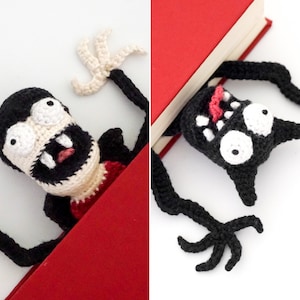 Peut inclure: Un marque-page en crochet en forme de vampire avec des cheveux noirs, des yeux blancs et une langue rouge qui sort. Le marque-page est accroché à un livre rouge.