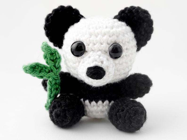 Mini Panda Häkelanleitung Amigurumi PDF Anleitung Bild 1