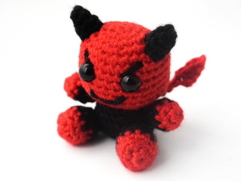 Mini Teufel Häkelanleitung Amigurumi PDF Anleitung Bild 5