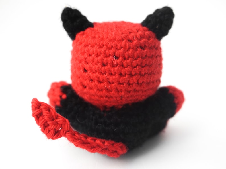 Mini Teufel Häkelanleitung Amigurumi PDF Anleitung Bild 8