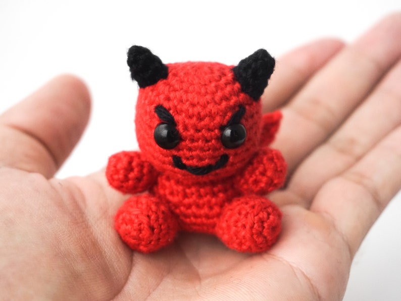 Mini Teufel Häkelanleitung Amigurumi PDF Anleitung Bild 3